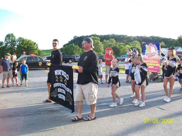 2009 Parade - Winfield Cheer